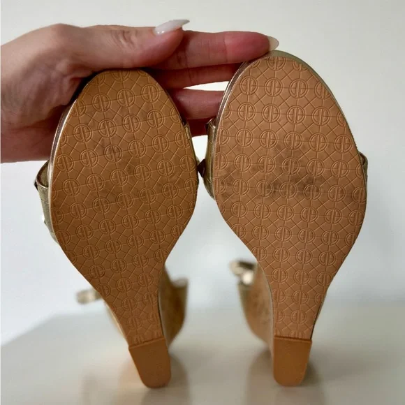 Lilly Pulitzer Gold Studded Wedge Sandals 8 - Picture 11 of 11
